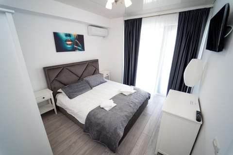 Bed, TV and multimedia, Photo of the whole room, Bedroom, internet, towels
