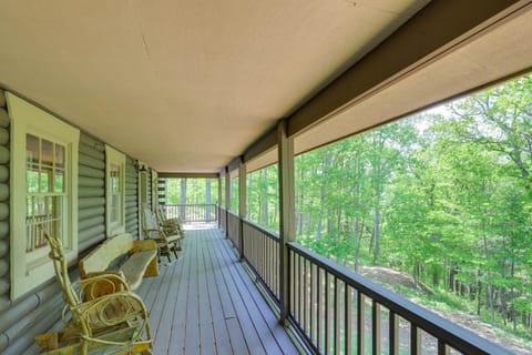 5 Mi to Dtwn Asheville Tranquil Cabin Retreat! Cabin in Woodfin