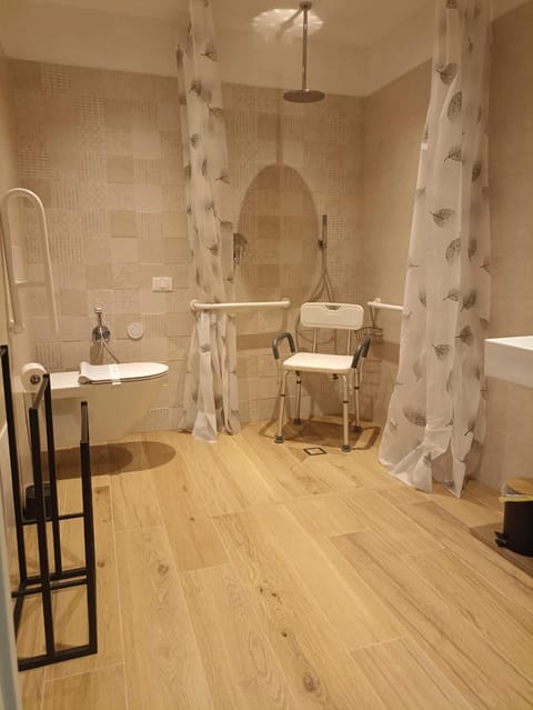 Shower, Bathroom, towels