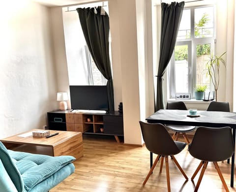 TV and multimedia, Living room, Dining area