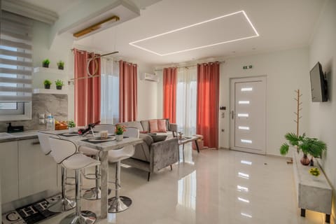 TV and multimedia, Kitchen or kitchenette, Living room, Seating area, Dining area, air conditioner
