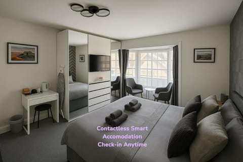 Great Georges Retreat Central Weymouth Beach Contactless Smart Accommodation Hotel in Weymouth