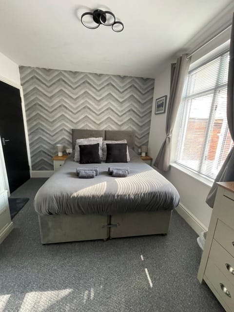 Great Georges Retreat Central Weymouth Beach Contactless Smart Accommodation Hotel in Weymouth
