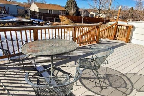 Beautiful Monthly 1BR Near NREL & Trails - Quaker Room 3 Bed and Breakfast in Golden