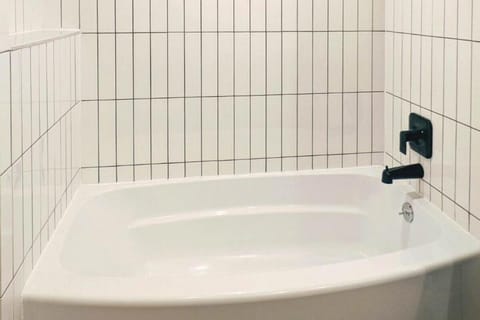 Beautiful Monthly 1BR Near NREL & Trails - Quaker Room 3 Bed and Breakfast in Golden