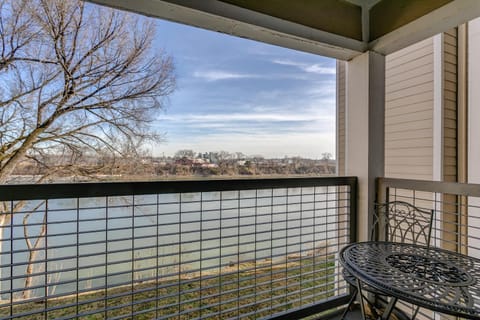 Riverfront Condo Minutes from Broadway House in East Nashville