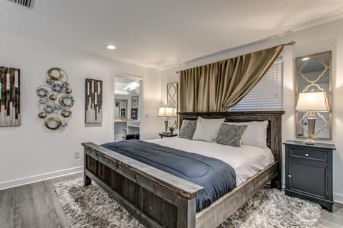 Riverfront Condo Minutes from Broadway House in East Nashville