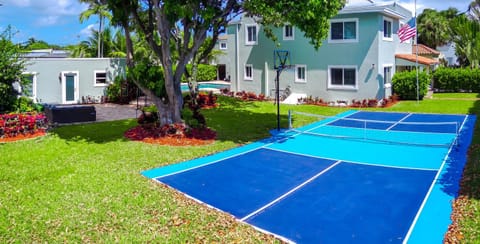Squash, Tennis court, Garden view