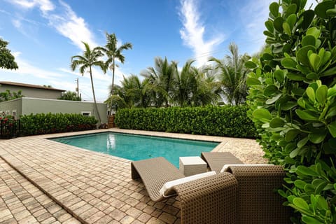 Day, Swimming pool, Swimming pool