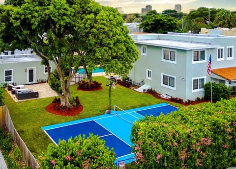 Property building, Bird's eye view, Garden, Tennis court