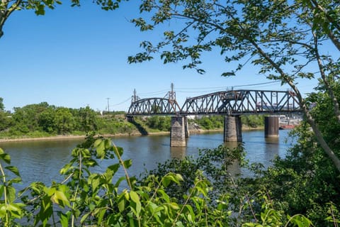 Cumberland River Condo Near DT House in East Nashville
