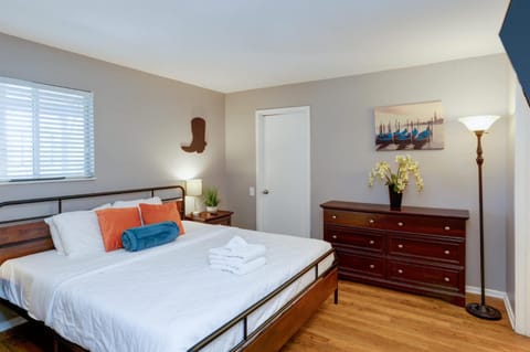 Cumberland River Condo Near DT House in East Nashville