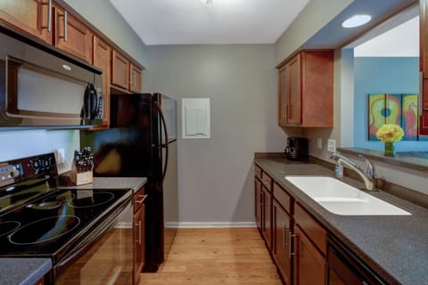 Cumberland River Condo Near DT House in East Nashville