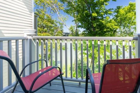 Cumberland River Condo Near DT House in East Nashville