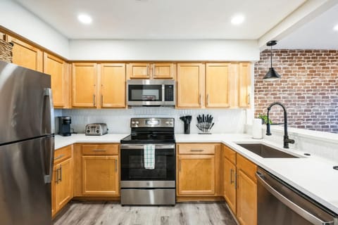 2 BDR Riverfront Living in Downtown Nashville House in East Nashville