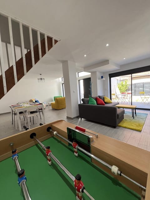 Communal lounge/ TV room, Game Room, Living room, Lounge or bar, Seating area