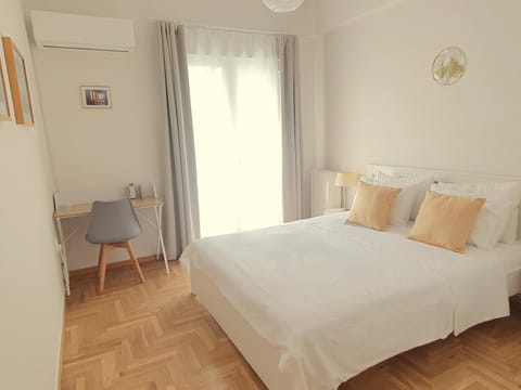 Photo of the whole room, Bedroom