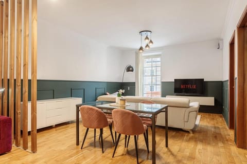 TV and multimedia, Living room, Dining area