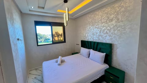 Bed, Photo of the whole room, Bedroom, towels, towels, air conditioner, air conditioner