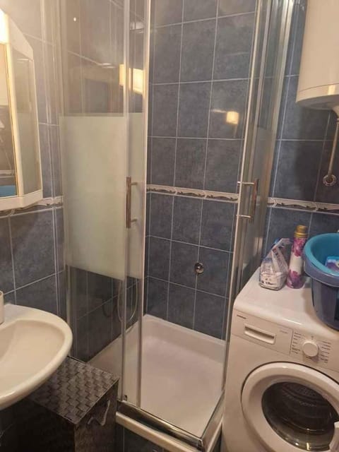 Shower, Bathroom, washing machine