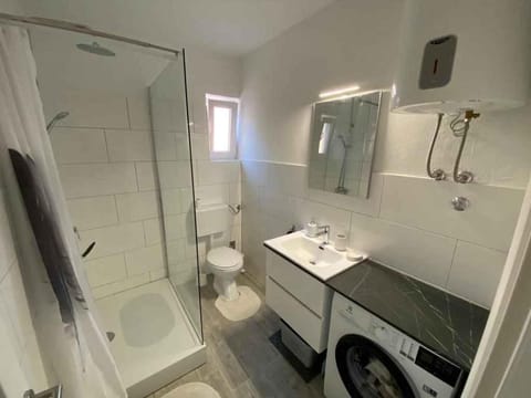 Shower, Bathroom, washing machine