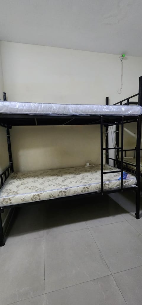 Hall Men bed Space Apartment in Dubai