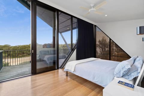 Bed, Day, Natural landscape, View (from property/room), Balcony/Terrace, Bedroom, Sea view