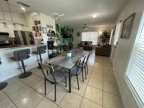 Tropical 3bed 2bath Lakeland Home on corner lot House in Lakeland