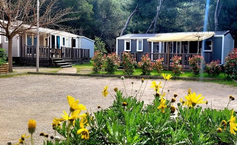 Camping Aux Portes De Cassis Campground/ 
RV Resort in Carnoux-en-Provence