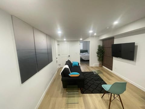 Communal lounge/ TV room, TV and multimedia, Living room, Seating area, Evening entertainment