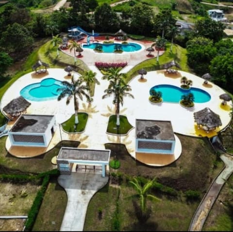 Bird's eye view, Pool view