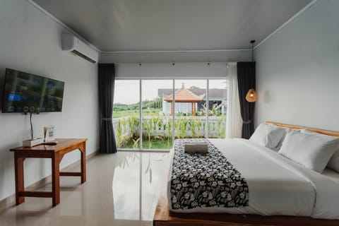 Bed, TV and multimedia, View (from property/room), Bedroom, Garden view, internet