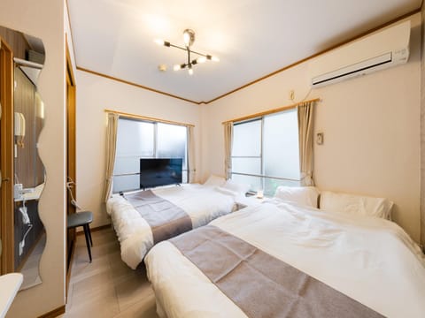 TV and multimedia, Photo of the whole room, Evening entertainment, Bedroom, internet, air conditioner