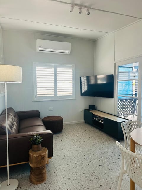 TV and multimedia, Living room, air conditioner
