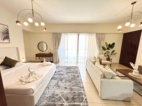 Bed, Living room, Photo of the whole room, Seating area, Bedroom, towels