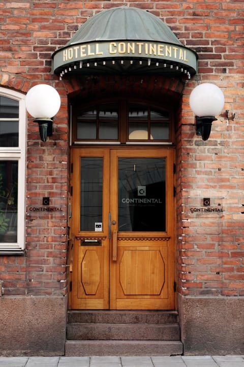 Facade/entrance