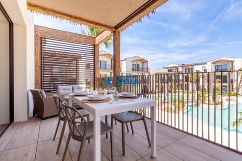 View (from property/room), Dining area, Pool view