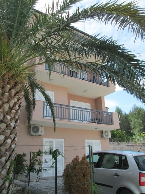 Property building, Facade/entrance