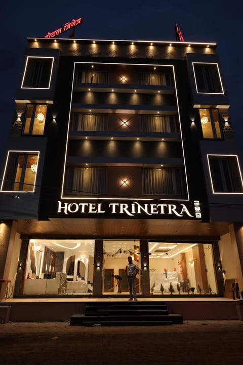 Property building, Night, People, Lobby or reception, Text overlay, City view, Street view, group of guests