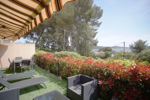 Appartement moderne, 2 chambres, terrasse vue mer, Apartment in La Seyne-sur-Mer