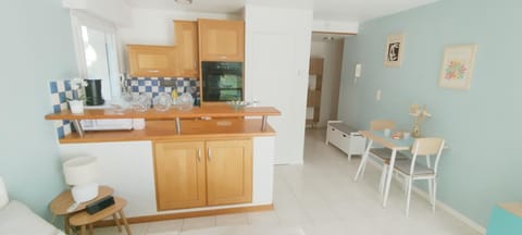 Kitchen or kitchenette, Dining area, pet friendly