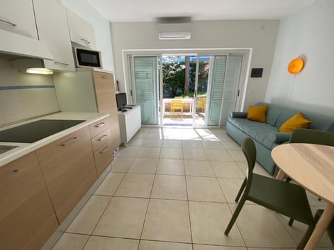Kitchen or kitchenette, Seating area, Dining area, dishwasher, oven, stove