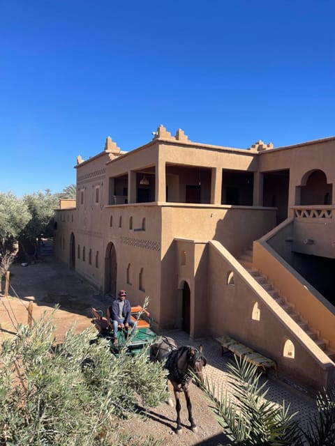 Property building, Day, People, Landmark view, group of guests
