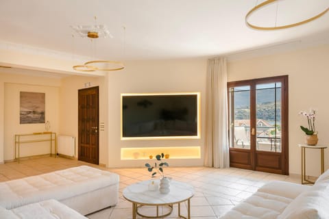 TV and multimedia, Living room, Seating area, Evening entertainment