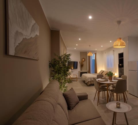 Photo of the whole room, Seating area, Dining area