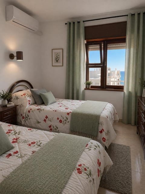 Bedroom, towels