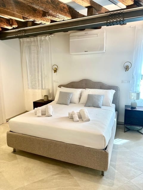 Bed, Photo of the whole room, Bedroom, towels, air conditioner