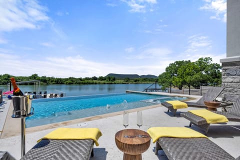 Blue Horizon Retreat with Concierge Services House in Kingsland