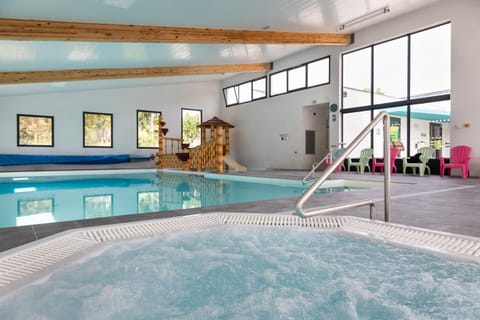 Hot Tub, Swimming pool, Swimming pool