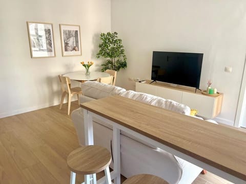 Communal lounge/ TV room, TV and multimedia, Dining area, Evening entertainment